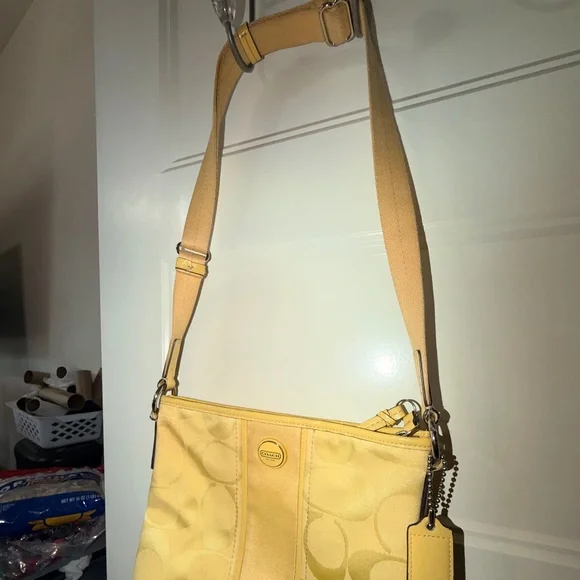 COACH Bag - Picture 2 of 2